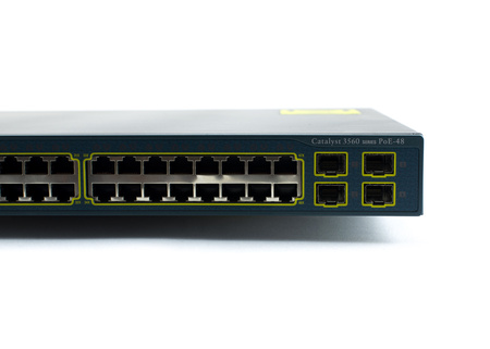 WS-C3560-48PS-S - 48x FE 10/100 RJ45, PoE 802.3af 370W, uplink 4x 1G SFP, opr. IP Base, Warstwa L3, Cisco Catalyst 3560 Switch