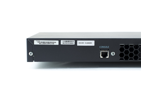 WS-C3560V2-48PS-S - 48x FE, PoE, 4 SFP, IP Base, Cisco Catalyst 3560V2 Комутатор