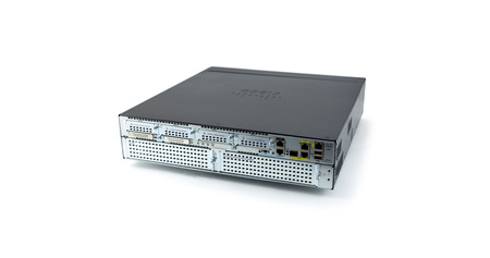 CISCO2921-HSEC+/K9 - 2x 1G RJ45, 1x 1G RJ45/SFP Combo, 4 EHWIC, 3 DSP, 1 SM, 256MB CF, 512MB DRAM, Security license, ISM-VPN-29 module, wydajność do 245 Mbps, Cisco ISR G2 Router