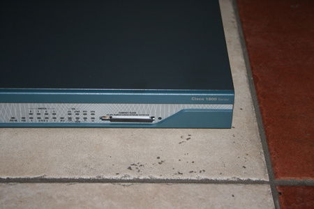 Роутер Cisco ADSL/POTS Роутер з Міжмережевий фільтр/IDS та IPSEC 3DES, 1xFE WAN + 8xFE SWITCH