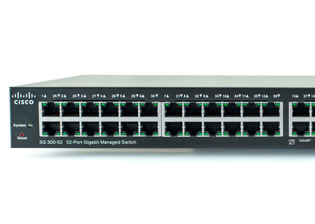 SRW2048-K9-EU - 48x 1GE RJ45, uplink 2x1GE RJ45, 2x 1GE combo mini-GBIC, VLAN, 802.1x- uwierzytelnianie RADIUS, L3 - Cisco SG300-52 SMB Switch
