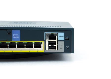 ASA5505-SEC-BUN-K9 - 8x RJ45 FE, Przepustowość 75 Mbps, 25x IPsec VPN, 20x VLAN, opr. SEC Plus, Cisco ASA 5505 Firewall