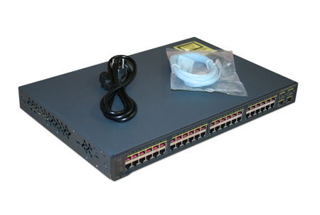 WS-C3560V2-48TS-S - 48x FE, 4 SFP, IP Base, Cisco Catalyst 3560V2 Switch