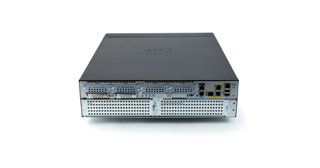 CISCO2921-HSEC+/K9 - 2x 1G RJ45, 1x 1G RJ45/SFP Combo, 4 EHWIC, 3 DSP, 1 SM, 256MB CF, 512MB DRAM, Security license, ISM-VPN-29 module, wydajność do 245 Mbps, Cisco ISR G2 Router