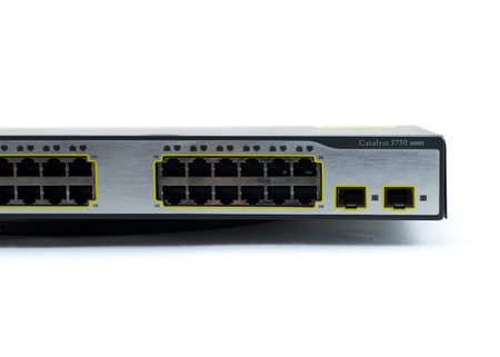 WS-C3750-24TS-E - 24x FE 10/100 RJ45, uplink 2x 1G SFP, opr. IP Services, Stack, Warstwa L3, Cisco Catalyst 3750 Switch