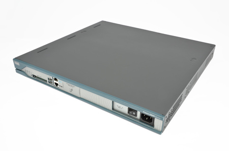 Роутер Cisco 2811 zasilacz AC, 2FE RJ45, Wolne sloty - 4HWICs,2PVDMs,1NME,2AIMS,IP BASE,64F/256D