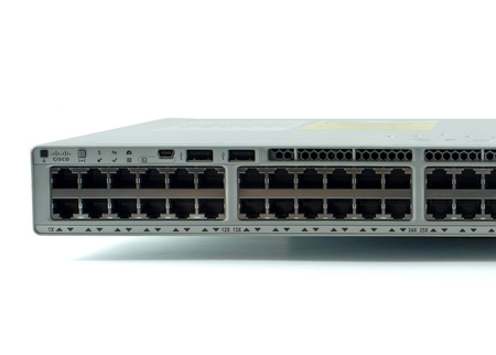 C9200L-48T-4X-E - 48x 1G RJ45, 4x 10G SFP+, Network Essentials, Cisco Catalyst 9200L Комутатор