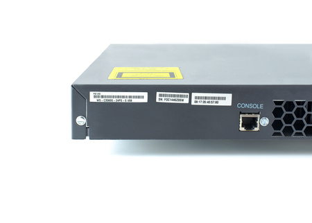 WS-C3560G-24PS-S - 24x 1GE RJ45, PoE 370W 802.3af, uplink 4x 1G SFP, ПО IP Base, Cisco Catalyst 3560G Комутатор