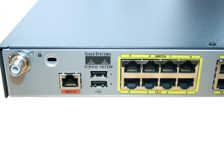 CISCO1812W-AG-E/K9 - 2 porty WAN oraz 8 portów LAN 10/100, 1xISDN, Cisco Wifi Роутер