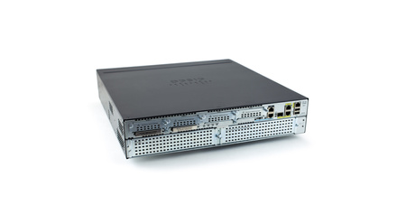 CISCO2921-HSEC+/K9 - 2x 1G RJ45, 1x 1G RJ45/SFP Combo, 4 EHWIC, 3 DSP, 1 SM, 256MB CF, 512MB DRAM, Security license, ISM-VPN-29 module, wydajność do 245 Mbps, Cisco ISR G2 Router