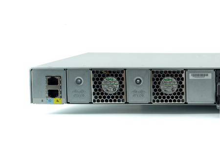 C9200L-48T-4X-E - 48x 1GE RJ45, uplink 4x 10G SFP+, Network Essentials, L3, MACsec 128, Cisco Catalyst 9200L Switch