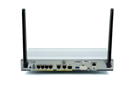 C1111-4PLTEEA - 4x 1GE RJ45 LAN, 1x 1GE RJ45 WAN, 1x 1GE SFP/RJ45 Combo WAN, LTE Advanced CAT 6, IP Base, Chłodzenie pasywne, Cisco ISR 1100 Router