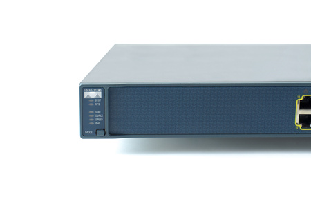 WS-C3560G-24PS-S - 24x 1GE RJ45, PoE 370W 802.3af, uplink 4x 1G SFP, ПО IP Base, Cisco Catalyst 3560G Комутатор