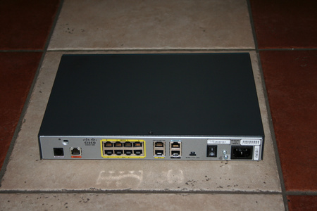 Роутер Cisco ADSL/POTS Роутер з Міжмережевий фільтр/IDS та IPSEC 3DES, 1xFE WAN + 8xFE SWITCH