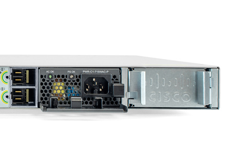 C9300-24P-A - 24x 1GE RJ45, PoE+ 445W/720W 802.3at, Opcjonalny moduł uplink 10G/25G/40G, Network Advantage, Cisco Catalyst 9300 Switch