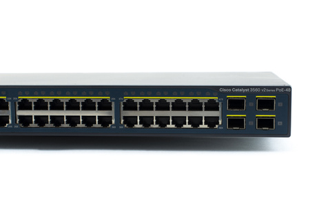 WS-C3560V2-48PS-S Switch Cisco Catalyst 3560V2 PoE