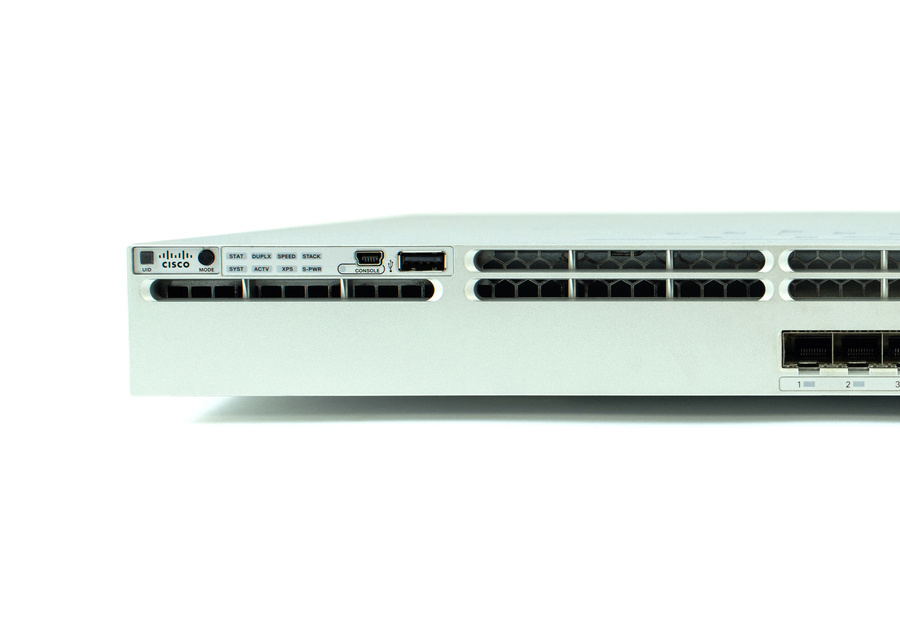 WS-C3850-12S-S - 12x 1G SFP, дополнительный модуль восходящей линии, ПО IP Base, Cisco Catalyst 3850 Комутатор