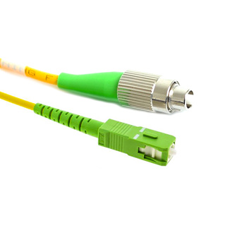 Jednomodowy simpleksowy patchcord światłowodowy SCAPC-FCAPC o długości 1m